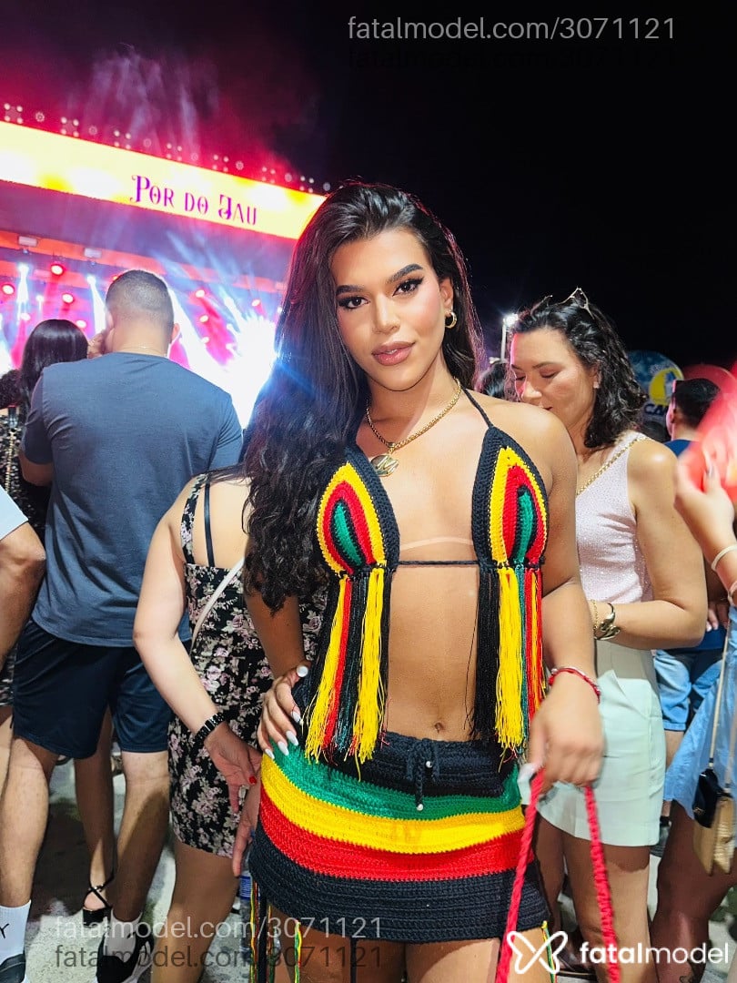 Acompanhante mulher trans morena (o) de olhos castanhos - Munira Leal