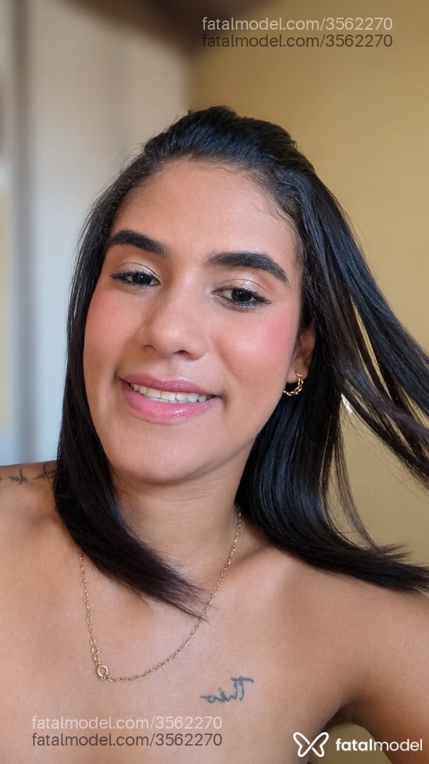Acompanhante mulher morena (o) de olhos castanhos - Deby Mirelle