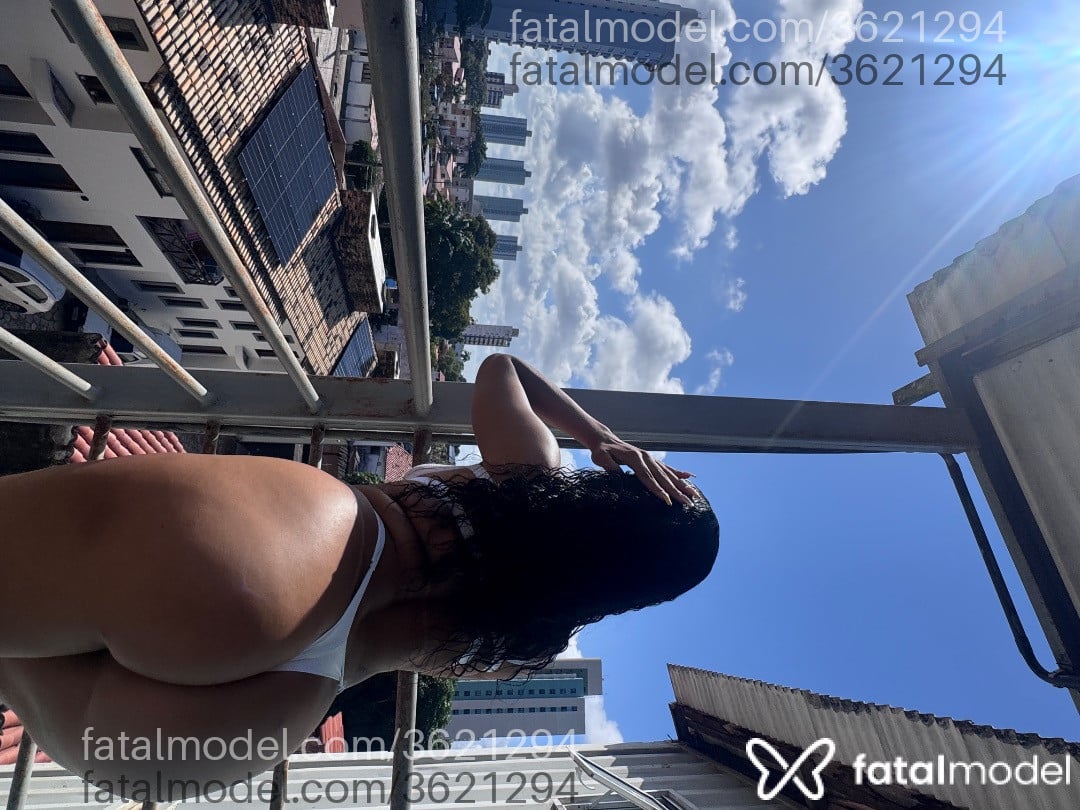 Acompanhante mulher morena (o) de olhos pretos - Sofia
