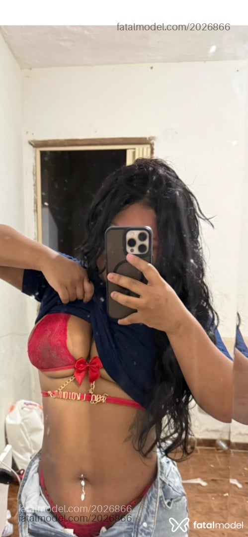 Acompanhante mulher morena (o) de olhos castanhos - Luísa