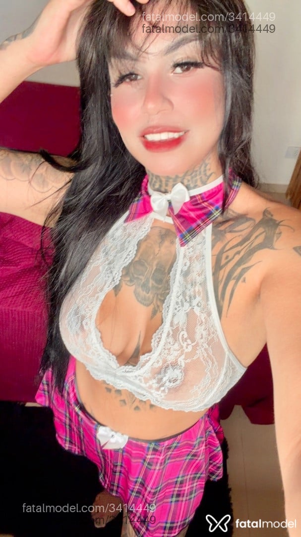 Acompanhante mulher loira (o) de olhos castanhos - Imola Urach