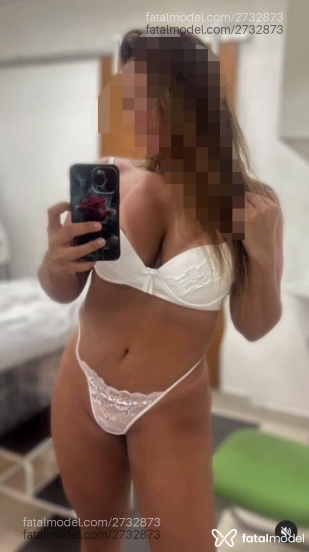 Acompanhante mulher com cabelo castanho de olhos castanhos - Morena