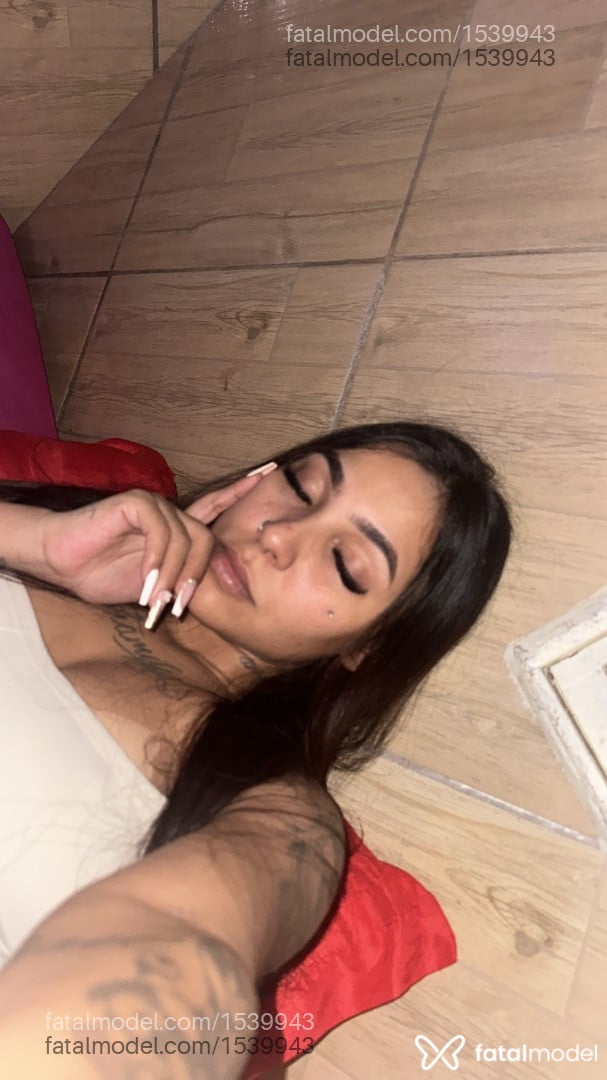 Acompanhante mulher morena (o) de olhos castanhos - Julia Magalhães