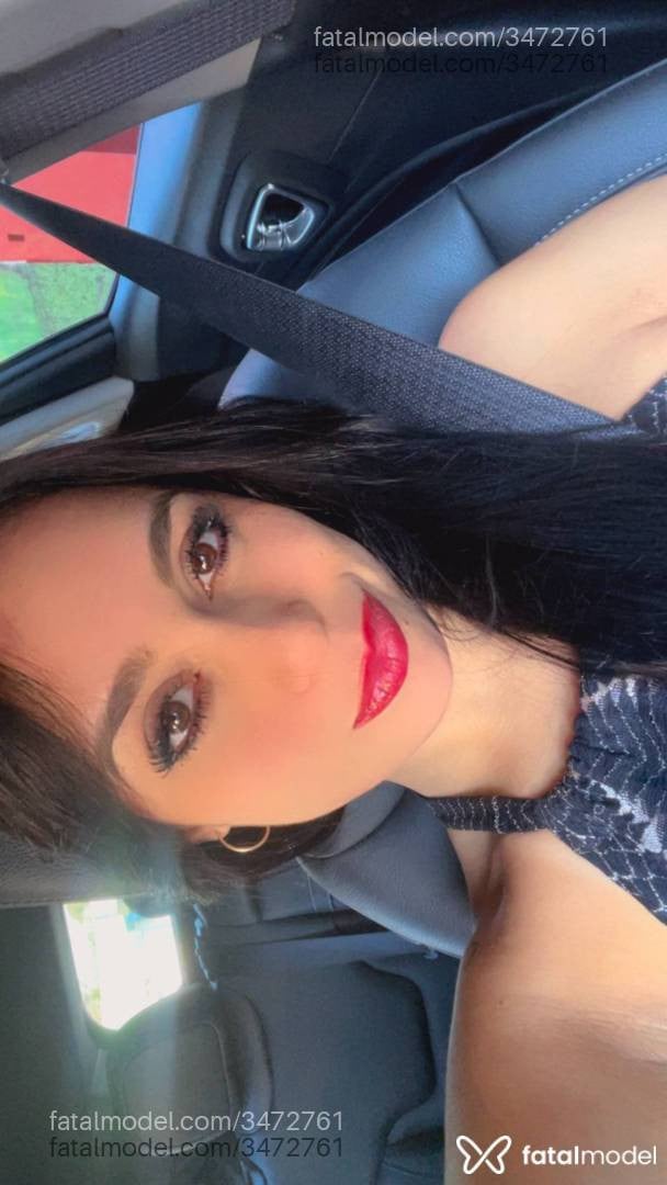 Acompanhante mulher morena (o) de olhos castanhos - Sophi Lucatelly