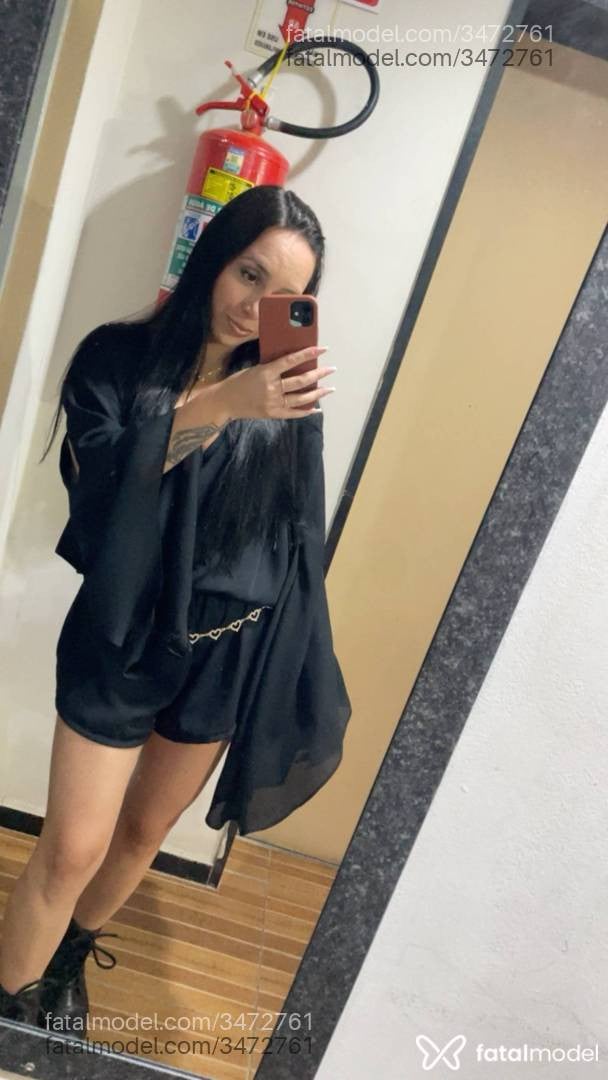Acompanhante mulher morena (o) de olhos castanhos - Sophi Lucatelly