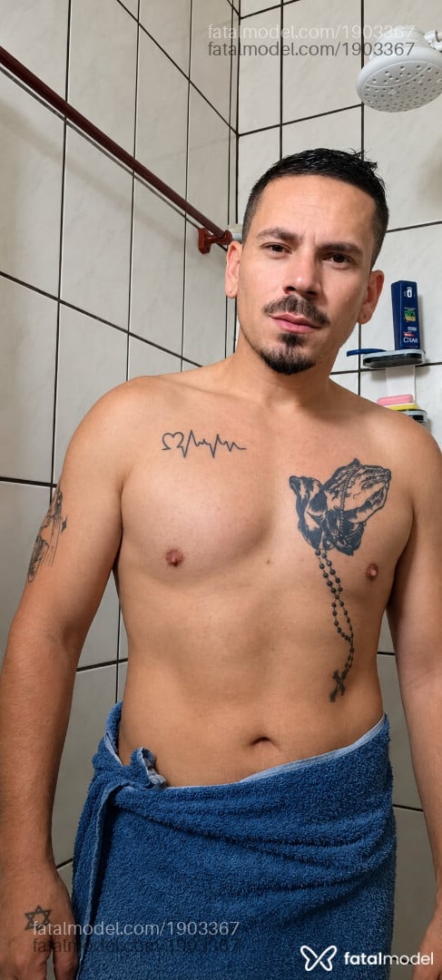 Acompanhante homem com cabelo castanho de olhos mel - Carlos Eduardo