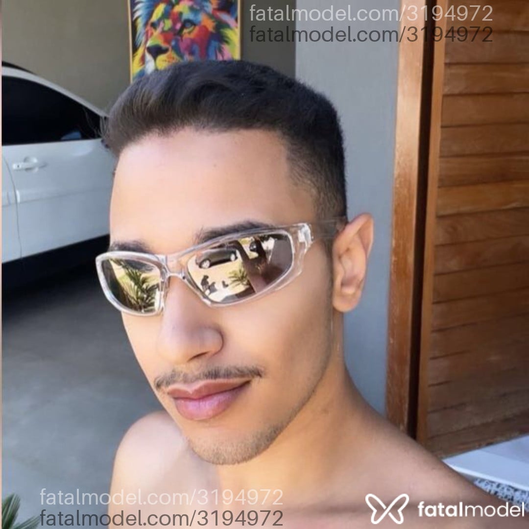 Acompanhante homem com cabelo castanho de olhos castanhos - Matheus