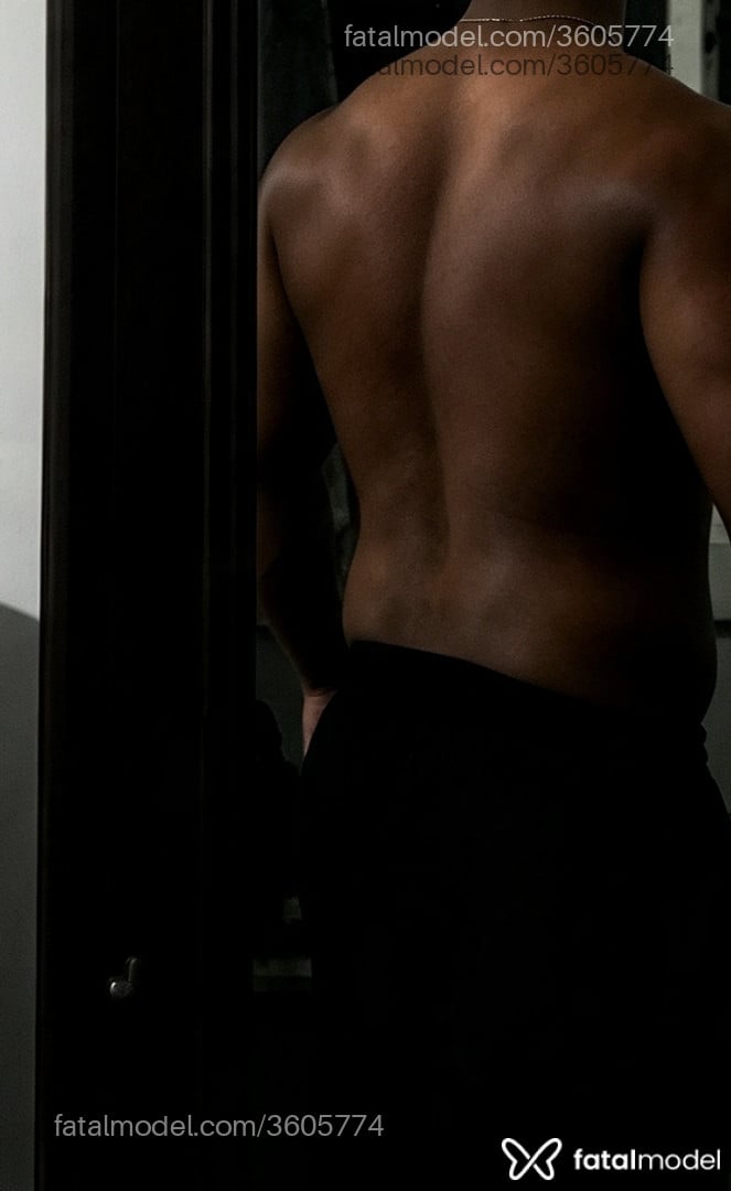 Acompanhante homem morena (o) de olhos pretos - Bruno