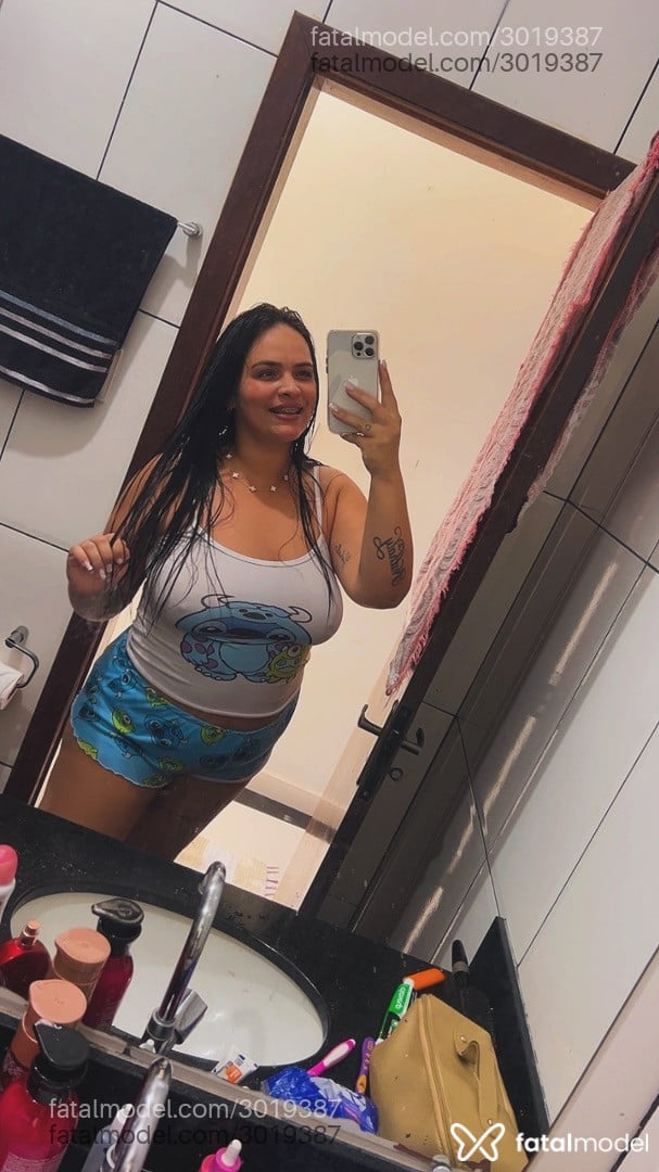 Acompanhante mulher morena (o) de olhos mel - Naaah