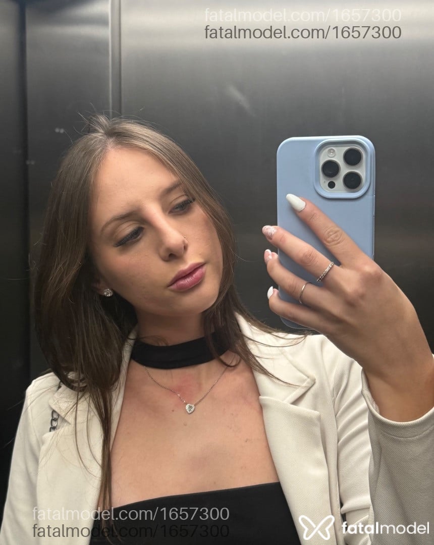 Acompanhante mulher loira (o) de olhos azuis - Yasmin
