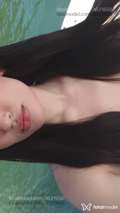 Acompanhante mulher com cabelo castanho de olhos castanhos - Grazi Marques