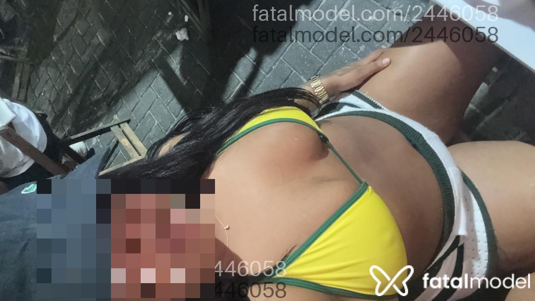 Acompanhante mulher morena (o) de olhos pretos - Bruna