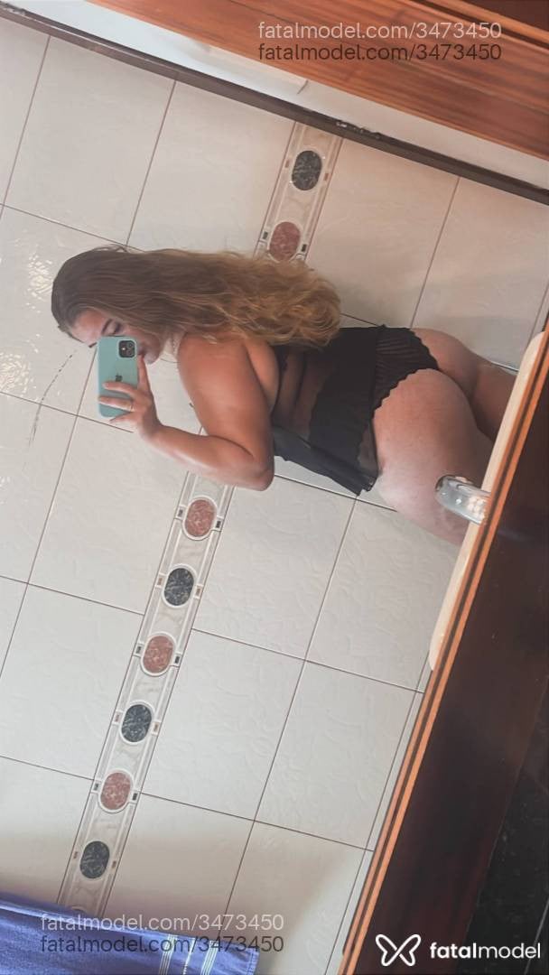 Acompanhante mulher loira (o) de olhos castanhos - Larah