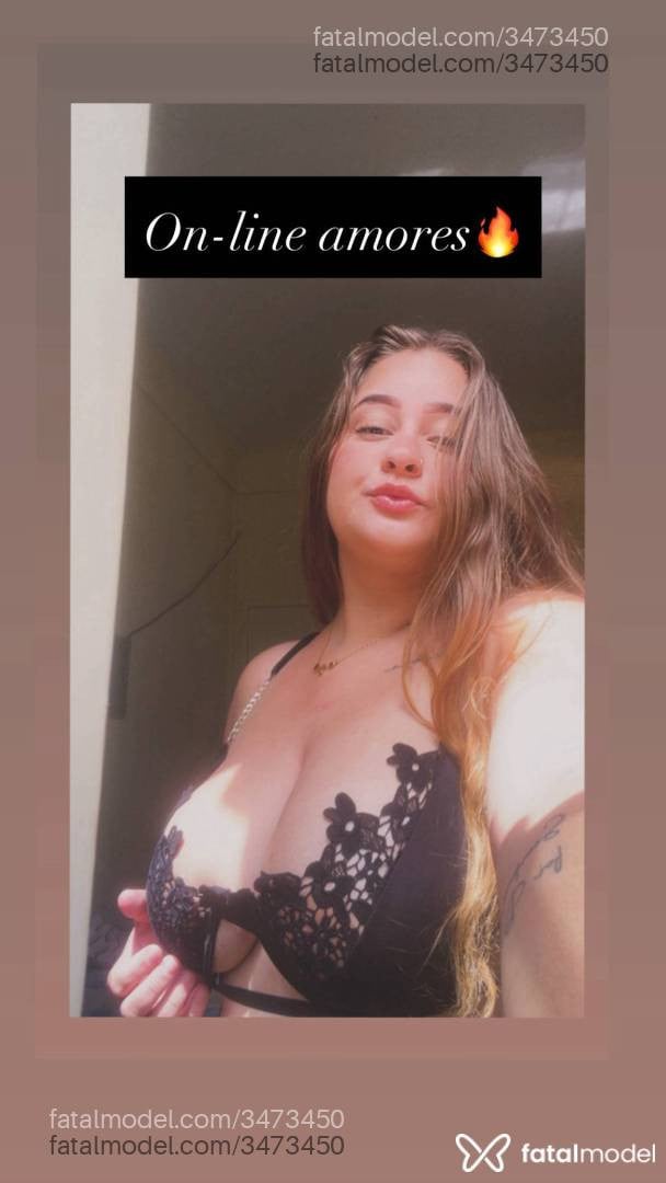 Acompanhante mulher loira (o) de olhos castanhos - Larah