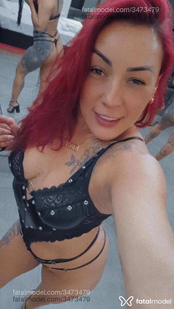 Acompanhante mulher ruiva (o) de olhos pretos - Maya Valentim