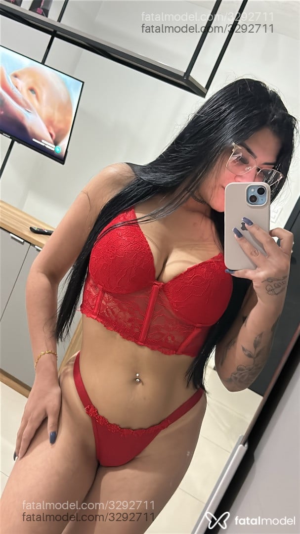 Acompanhante mulher morena (o) de olhos pretos - Camila