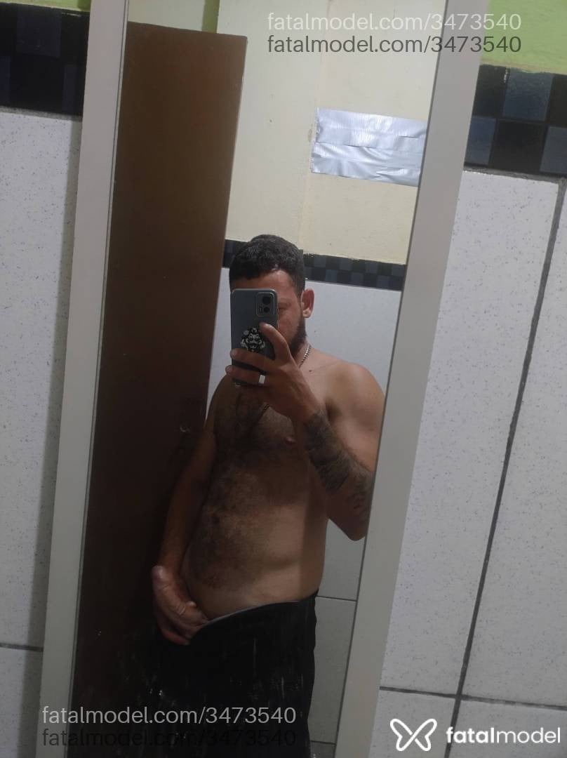 Acompanhante homem com cabelo castanho de olhos castanhos - Russinho