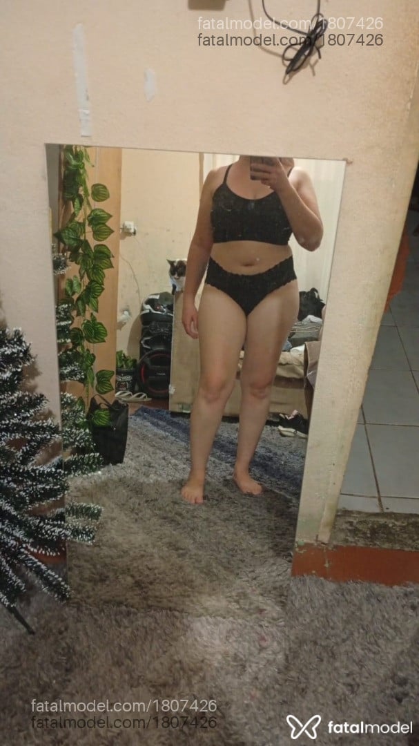 Acompanhante mulher loira (o) de olhos verdes - Iarasexo
