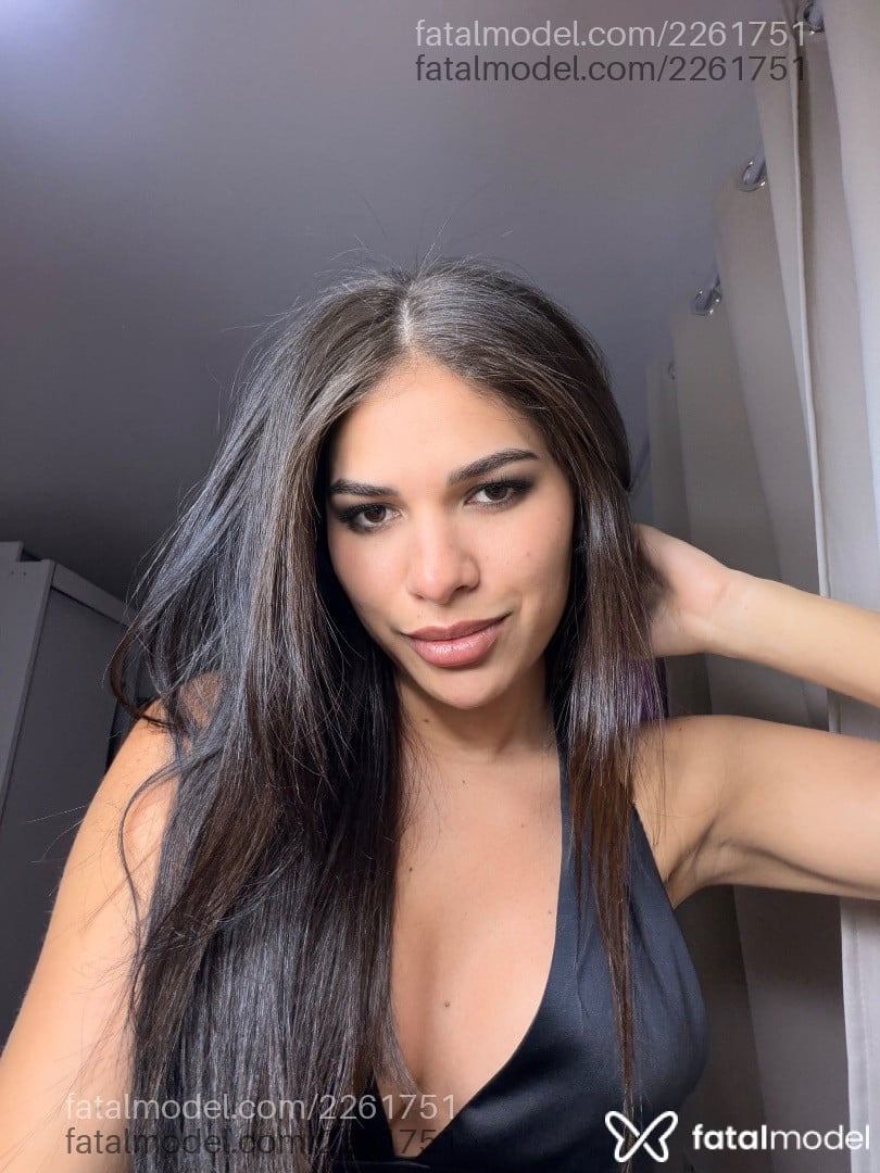 Acompanhante mulher loira (o) de olhos castanhos - Chiara Lira