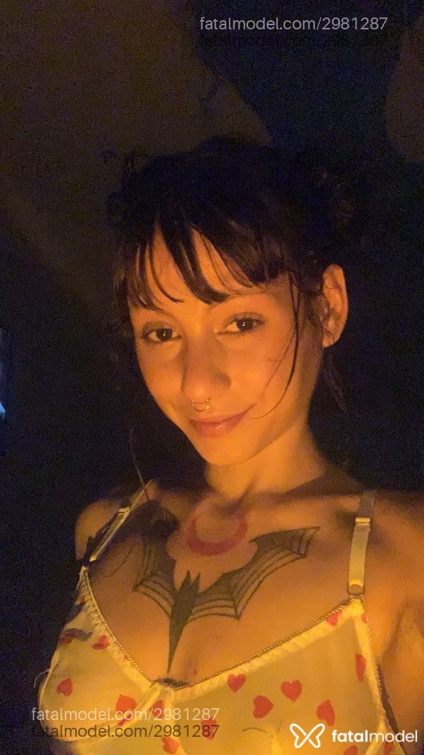 Acompanhante mulher morena (o) de olhos castanhos - Mili