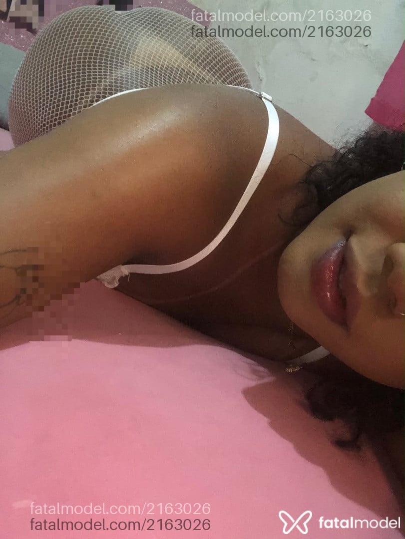 Acompanhante mulher trans com cabelo castanho de olhos castanhos - Raissa