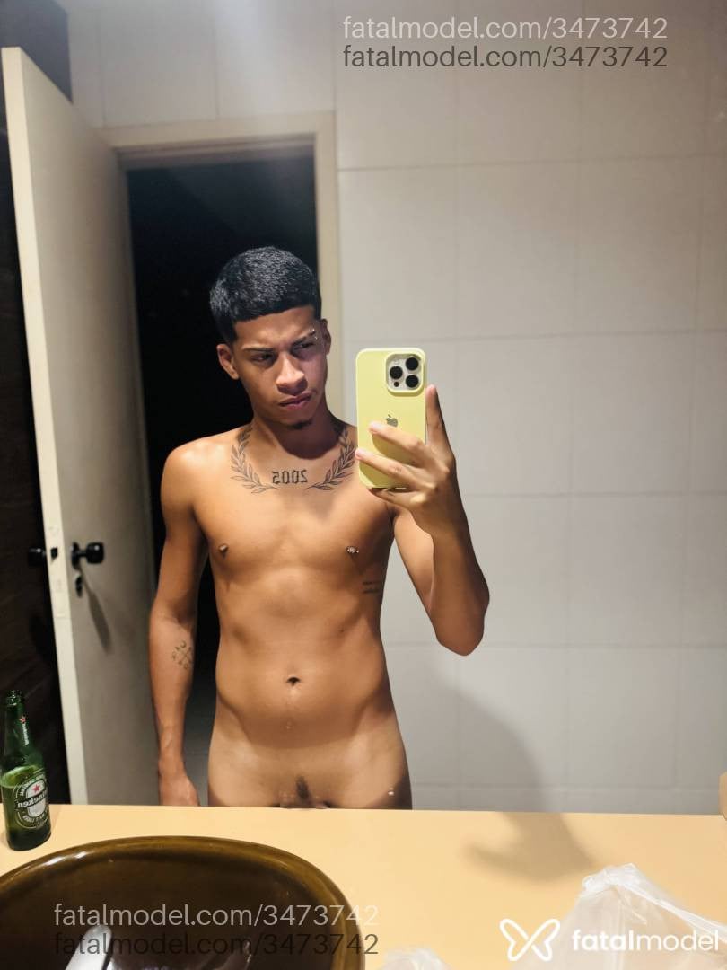 Acompanhante homem morena (o) de olhos pretos - Medina