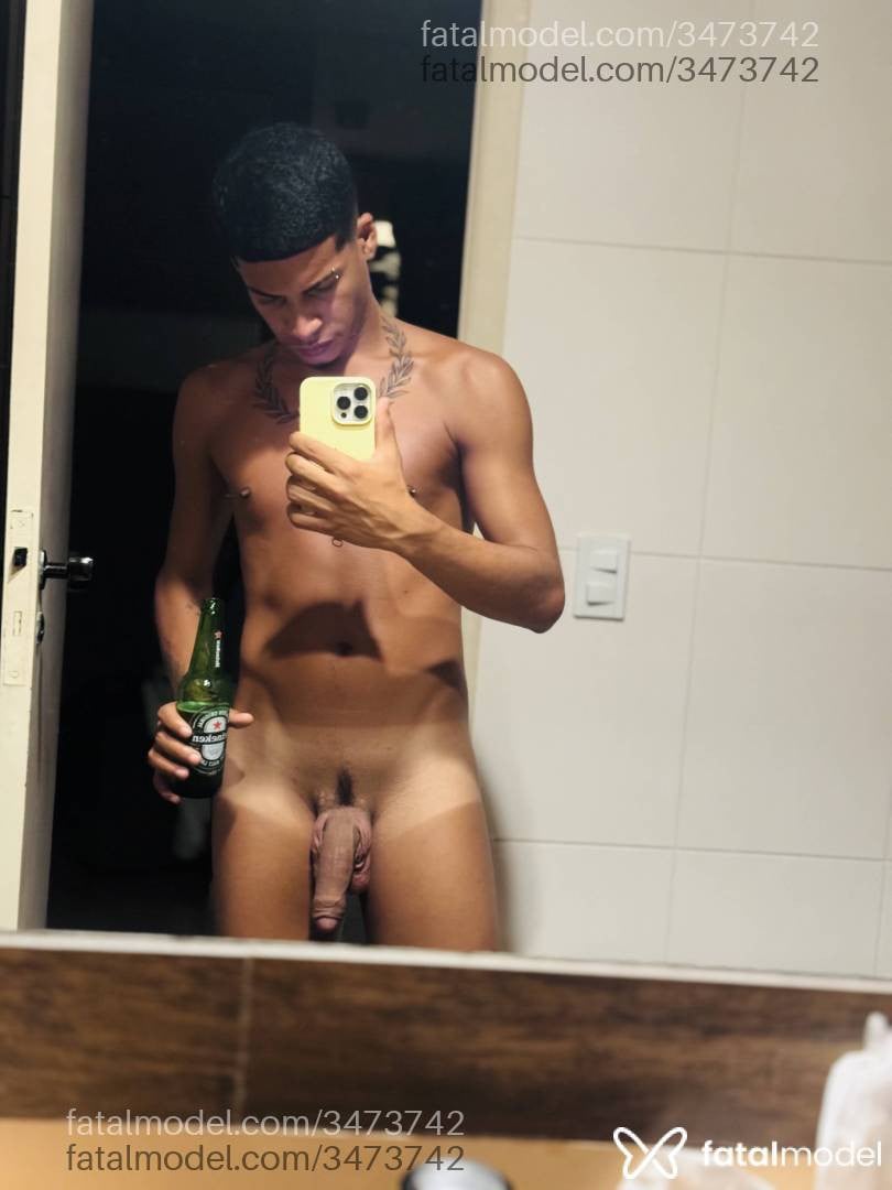 Acompanhante homem morena (o) de olhos pretos - Medina