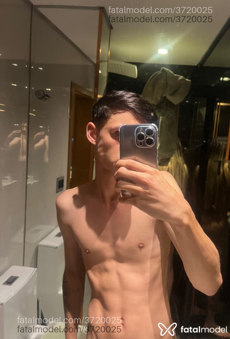Acompanhante homem trans morena (o) de olhos castanhos - Leo