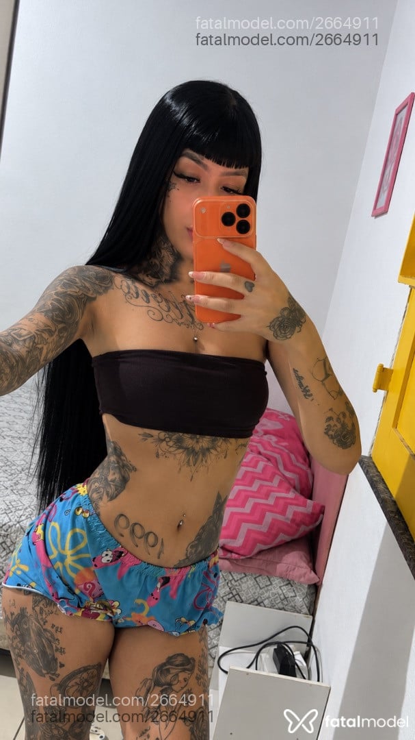 Acompanhante mulher morena (o) de olhos castanhos - Muniz