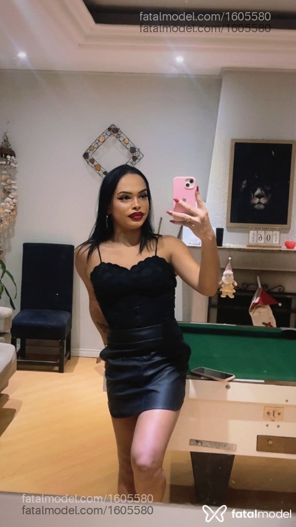 Acompanhante mulher trans morena (o) de olhos castanhos - Mirella Mustang