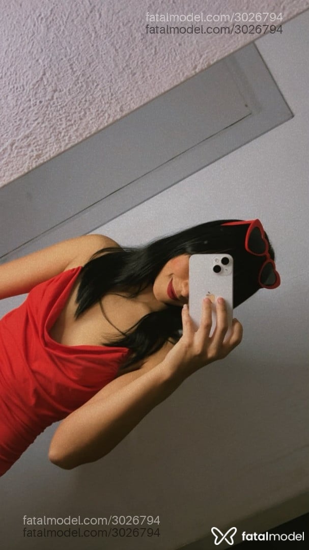 Acompanhante mulher morena (o) de olhos castanhos - Laura