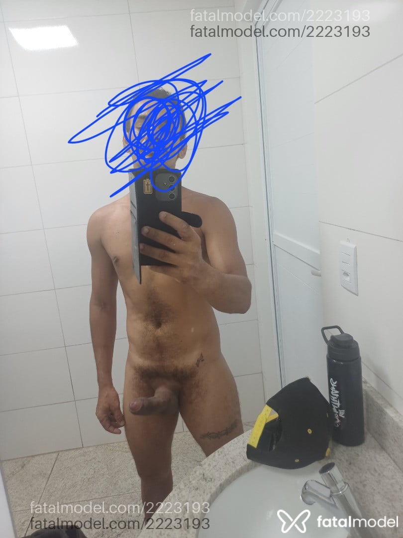 Acompanhante homem com cabelo castanho de olhos castanhos - Rubenick
