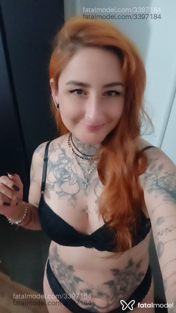 Acompanhante mulher ruiva (o) de olhos castanhos - Denise