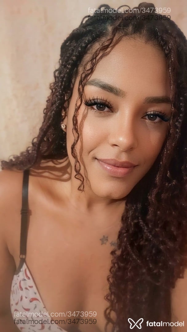 Acompanhante mulher ruiva (o) de olhos castanhos - Taty