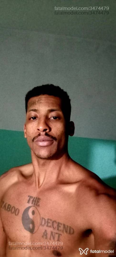 Acompanhante homem morena (o) de olhos pretos - Kure