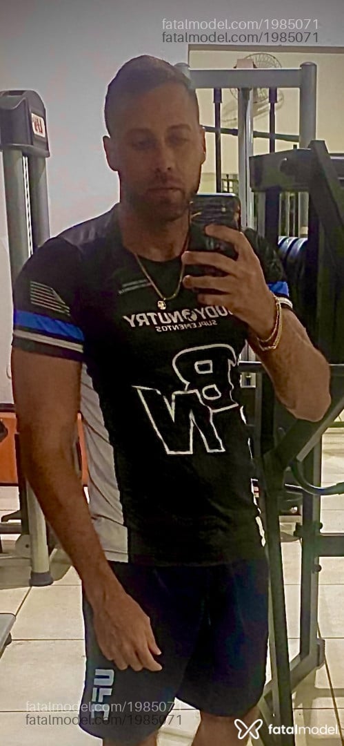 Acompanhante homem com cabelo castanho de olhos verdes - Beto oliver