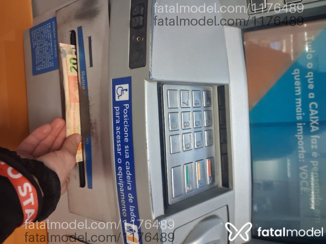 Acompanhante travesti com cabelo castanho de olhos castanhos - Lindalibriana