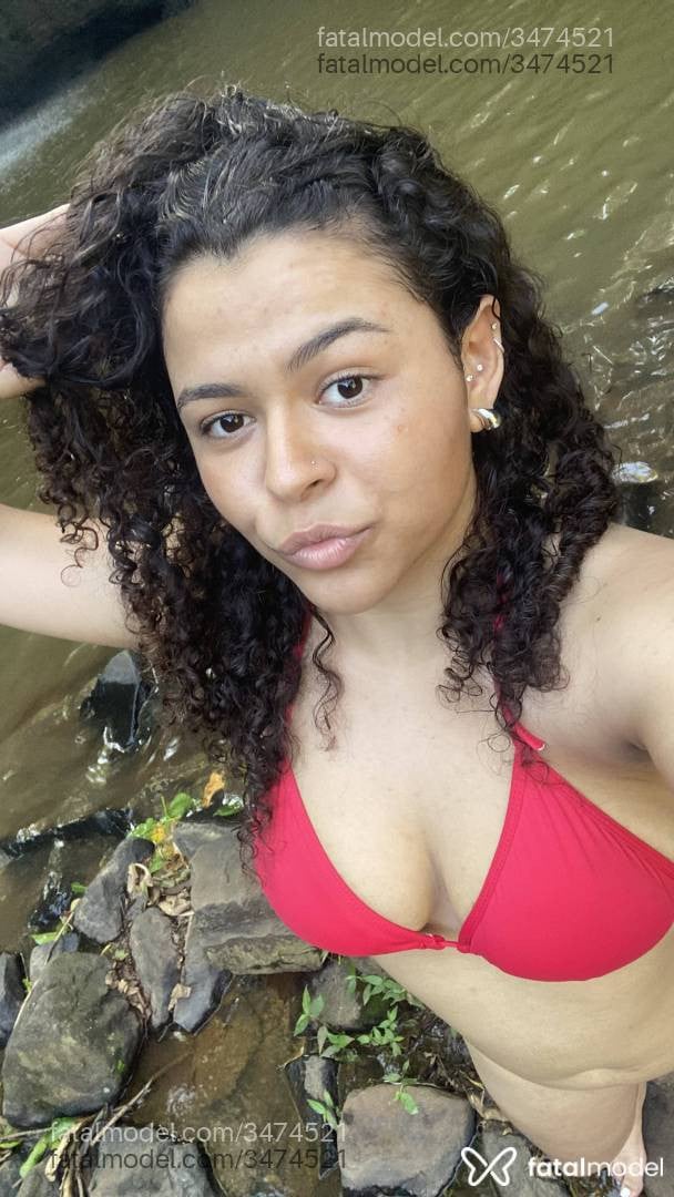 Acompanhante mulher morena (o) de olhos castanhos - Cristal