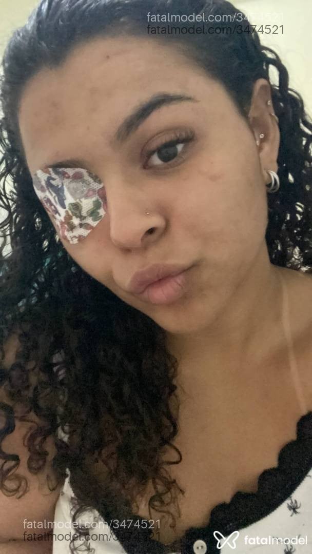 Acompanhante mulher morena (o) de olhos castanhos - Cristal