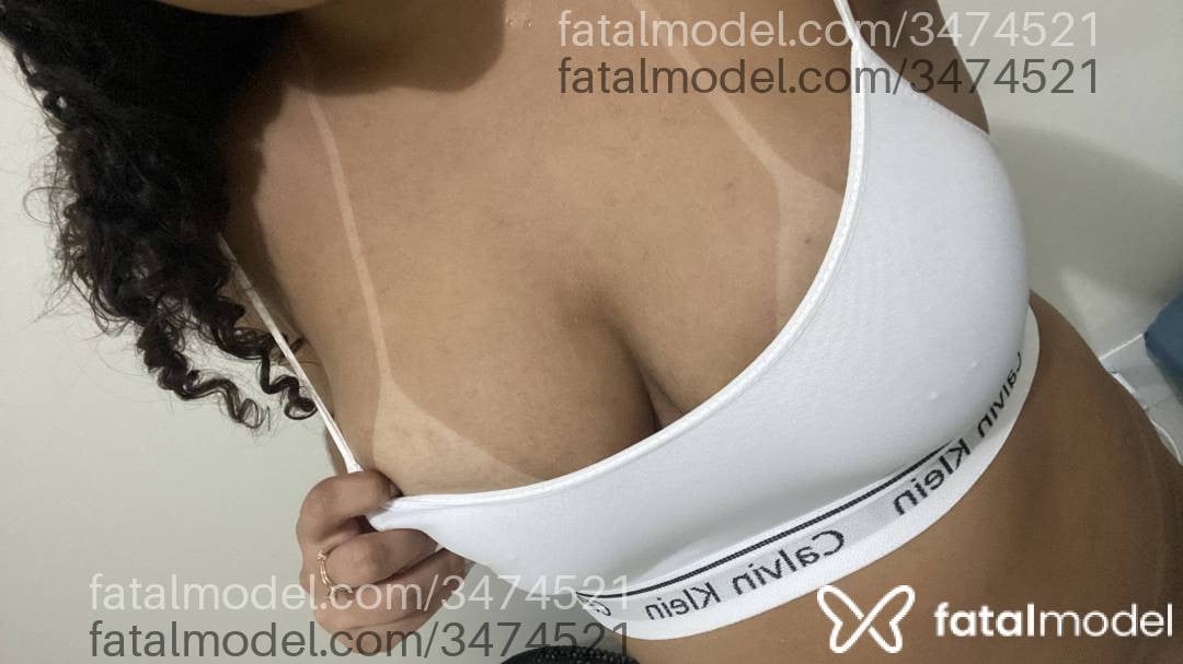 Acompanhante mulher morena (o) de olhos castanhos - Cristal