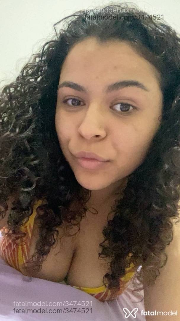 Acompanhante mulher morena (o) de olhos castanhos - Cristal