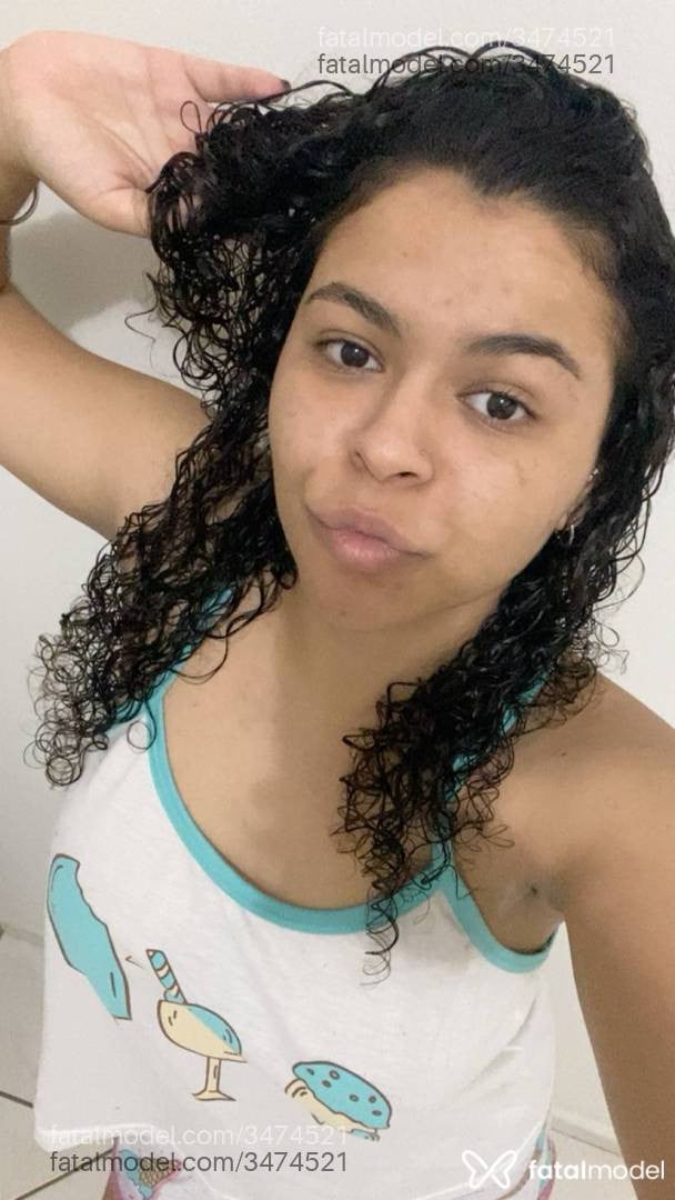 Acompanhante mulher morena (o) de olhos castanhos - Cristal