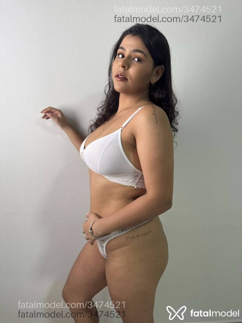 Acompanhante mulher morena (o) de olhos castanhos - Cristal