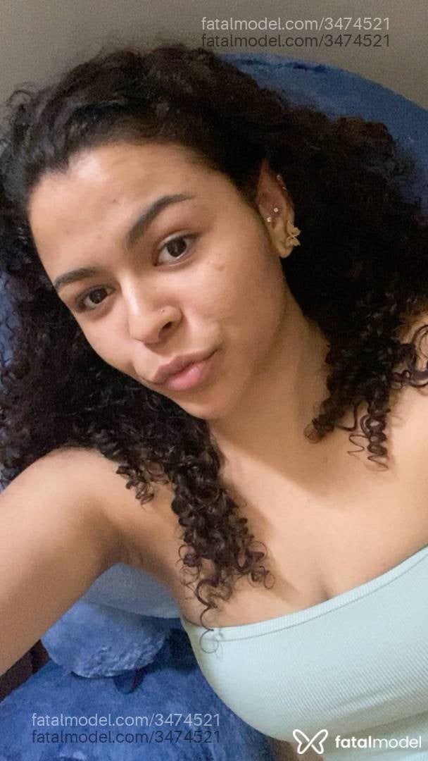 Acompanhante mulher morena (o) de olhos castanhos - Cristal