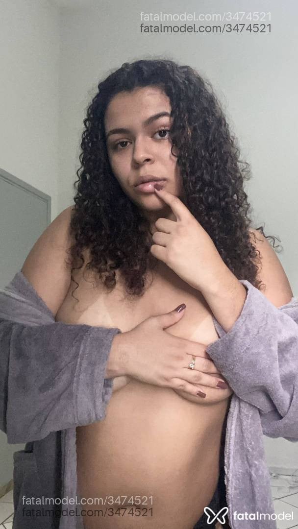 Acompanhante mulher morena (o) de olhos castanhos - Cristal