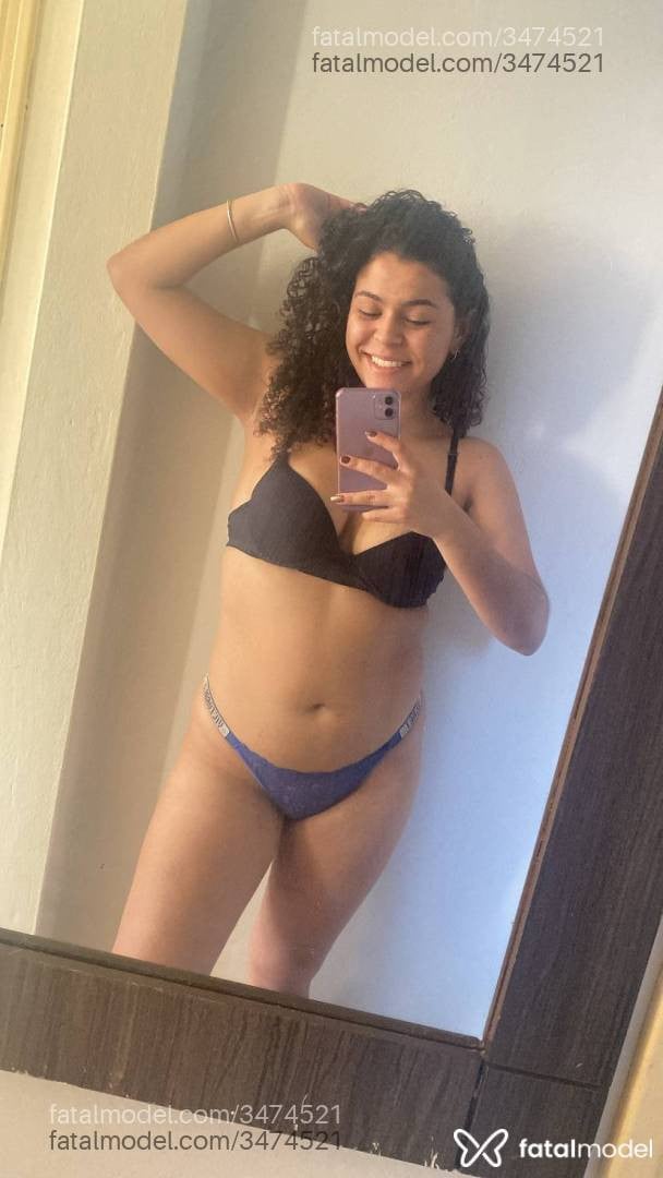 Acompanhante mulher morena (o) de olhos castanhos - Cristal