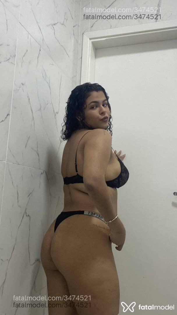 Acompanhante mulher morena (o) de olhos castanhos - Cristal