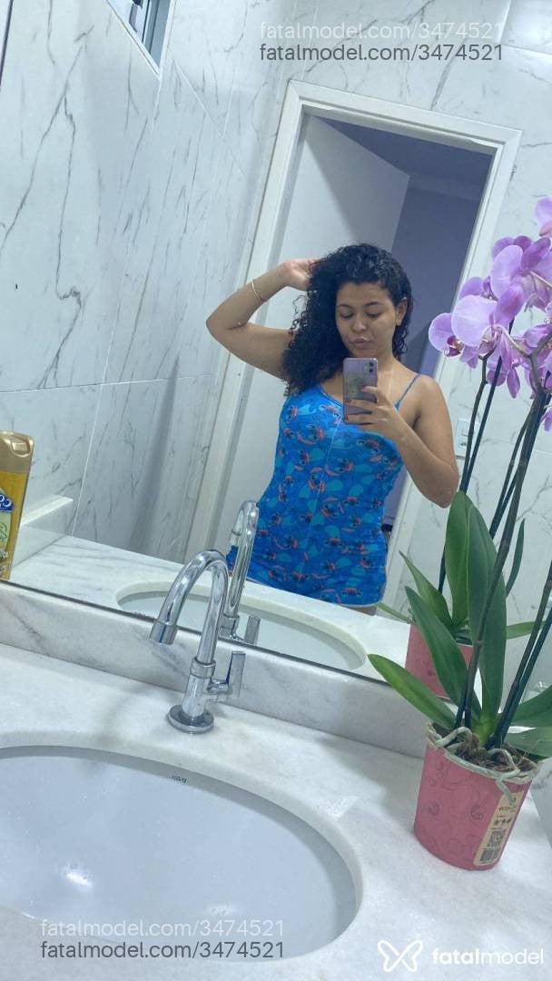 Acompanhante mulher morena (o) de olhos castanhos - Cristal