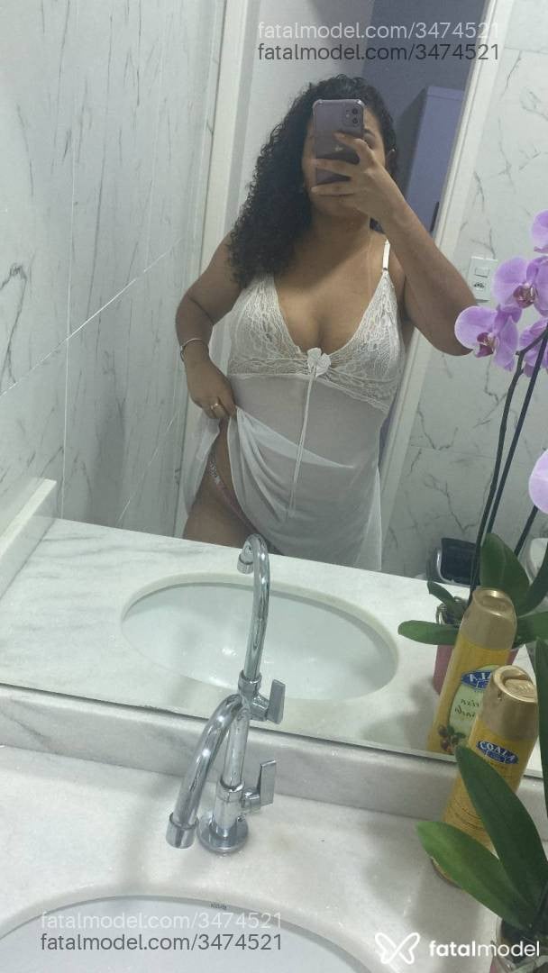 Acompanhante mulher morena (o) de olhos castanhos - Cristal