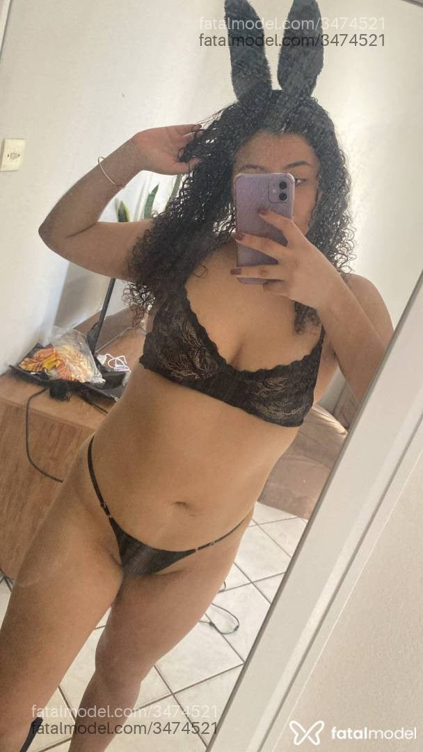 Acompanhante mulher morena (o) de olhos castanhos - Cristal